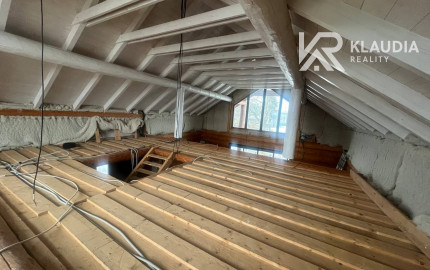 Drevený zrub v obci Ploské – skvelá investícia blízko Košíc