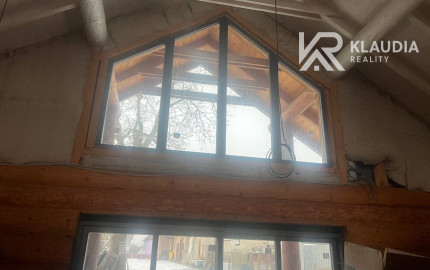 Drevený zrub v obci Ploské – skvelá investícia blízko Košíc