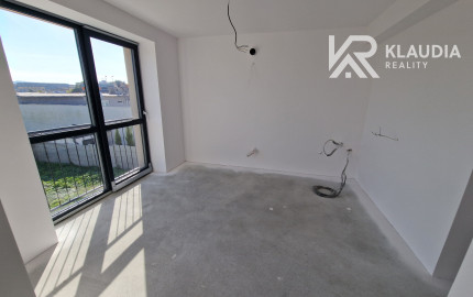 5 izb.RD+4 ár.pozemok, nová kvalitná rek.,Jazdecká ul, Sever