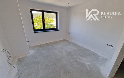 5 izb.RD+4 ár.pozemok, nová kvalitná rek.,Jazdecká ul, Sever