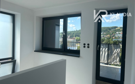 5 izb.RD+4 ár.pozemok, nová kvalitná rek.,Jazdecká ul, Sever