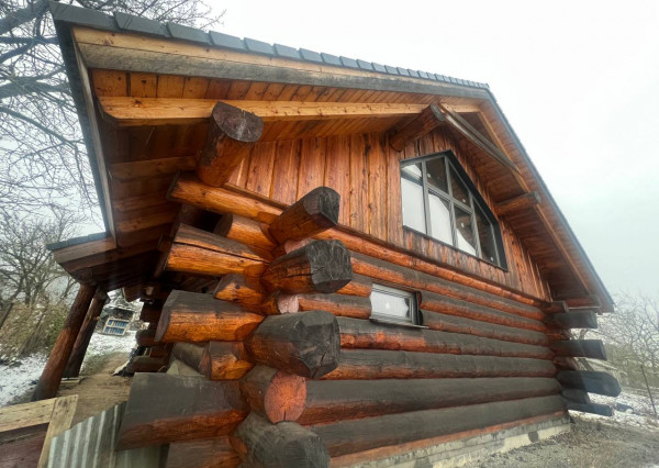 Drevený zrub v obci Ploské – skvelá investícia blízko Košíc