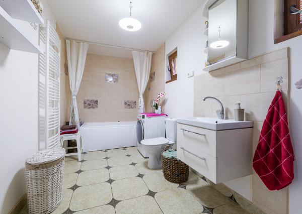 Dom s pozemkom v obci Tornyosnémeti, 20 km od KE- Maďarsko