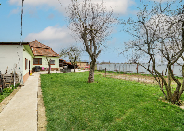 Dom s pozemkom v obci Tornyosnémeti, 20 km od KE- Maďarsko