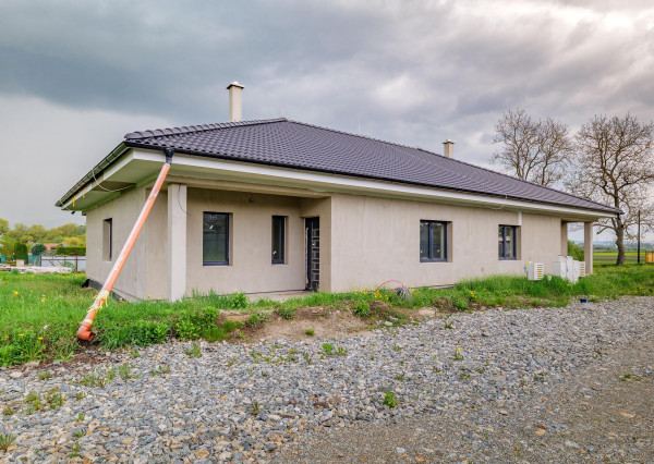 Moderný 4-izb. bungalov Ploské  komplet dokončenie 299.000 €