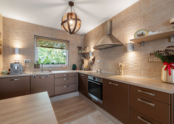 4-izb.rodinný dom s 8,2 ár.pozemkom, Vajkovce, Slnečná stráň