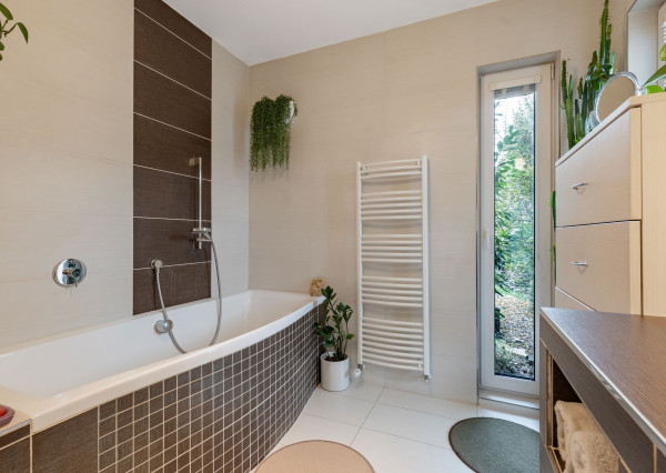 4-izb.rodinný dom s 8,2 ár.pozemkom, Vajkovce, Slnečná stráň