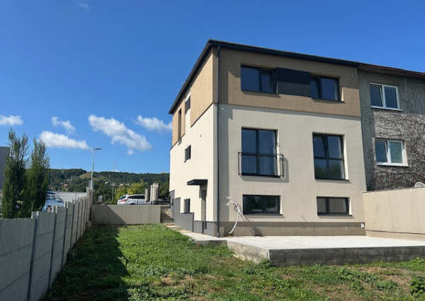 5 izb.RD+4 ár.pozemok, nová kvalitná rek.,Jazdecká ul, Sever