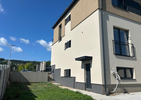 5 izb.RD+4 ár.pozemok, nová kvalitná rek.,Jazdecká ul, Sever