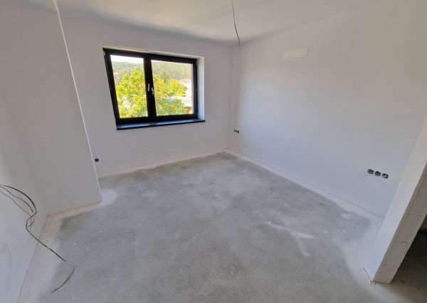 5 izb.RD+4 ár.pozemok, nová kvalitná rek.,Jazdecká ul, Sever