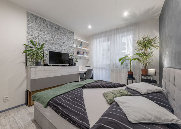 1,5-izb.byt s 7m balkónom, zariadený,Klimkovičova ul, KE-KVP