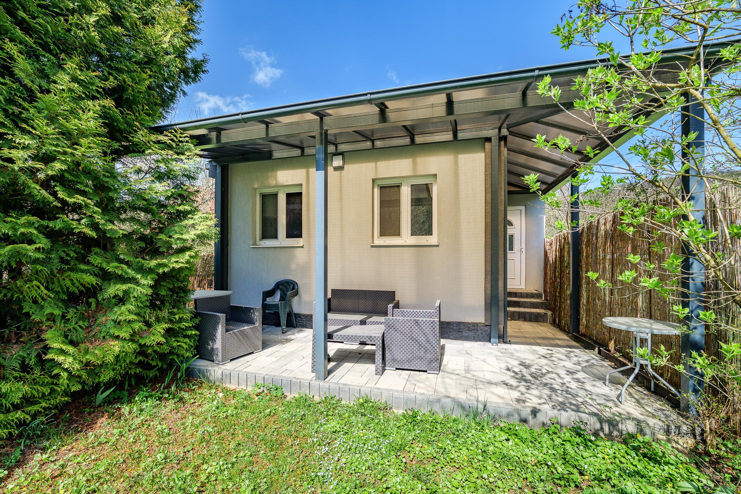 PREDAJ ZNÍŽENÁ CENA - Murovaná chata, 2,4 ár.  Myslava Maša