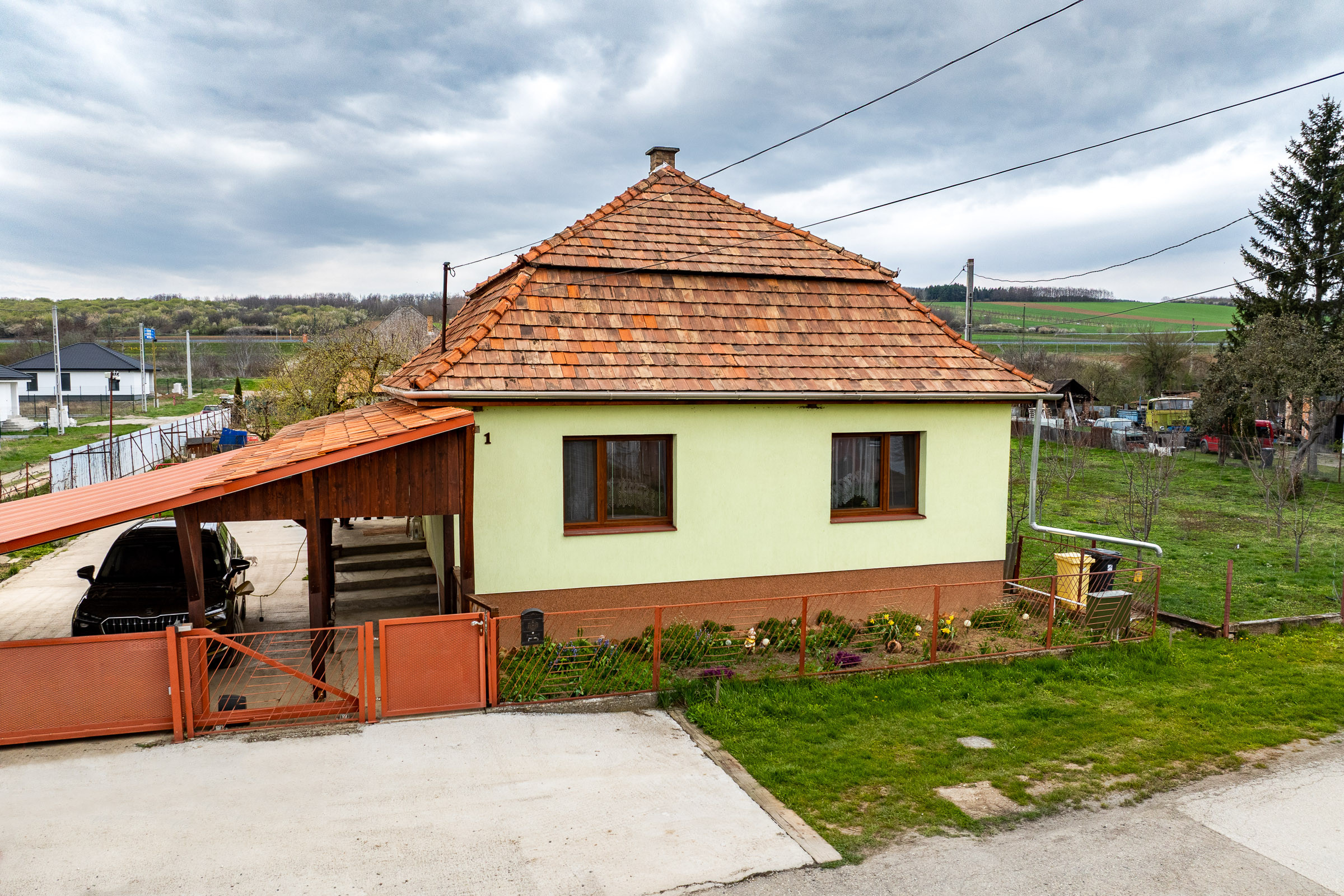 Dom s pozemkom v obci Tornyosnémeti, 20 km od KE- Maďarsko